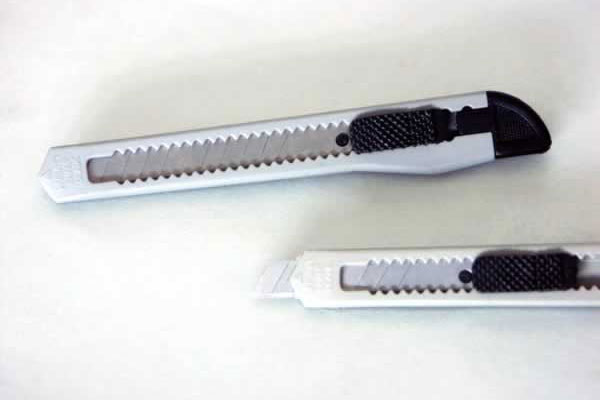 knife-grey.jpg
